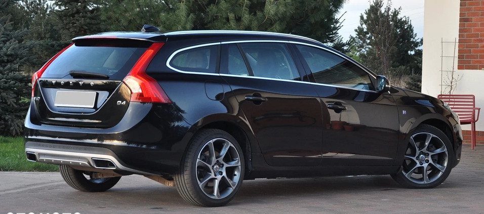 Volvo V60 cena 52400 przebieg: 219000, rok produkcji 2015 z Starachowice małe 667